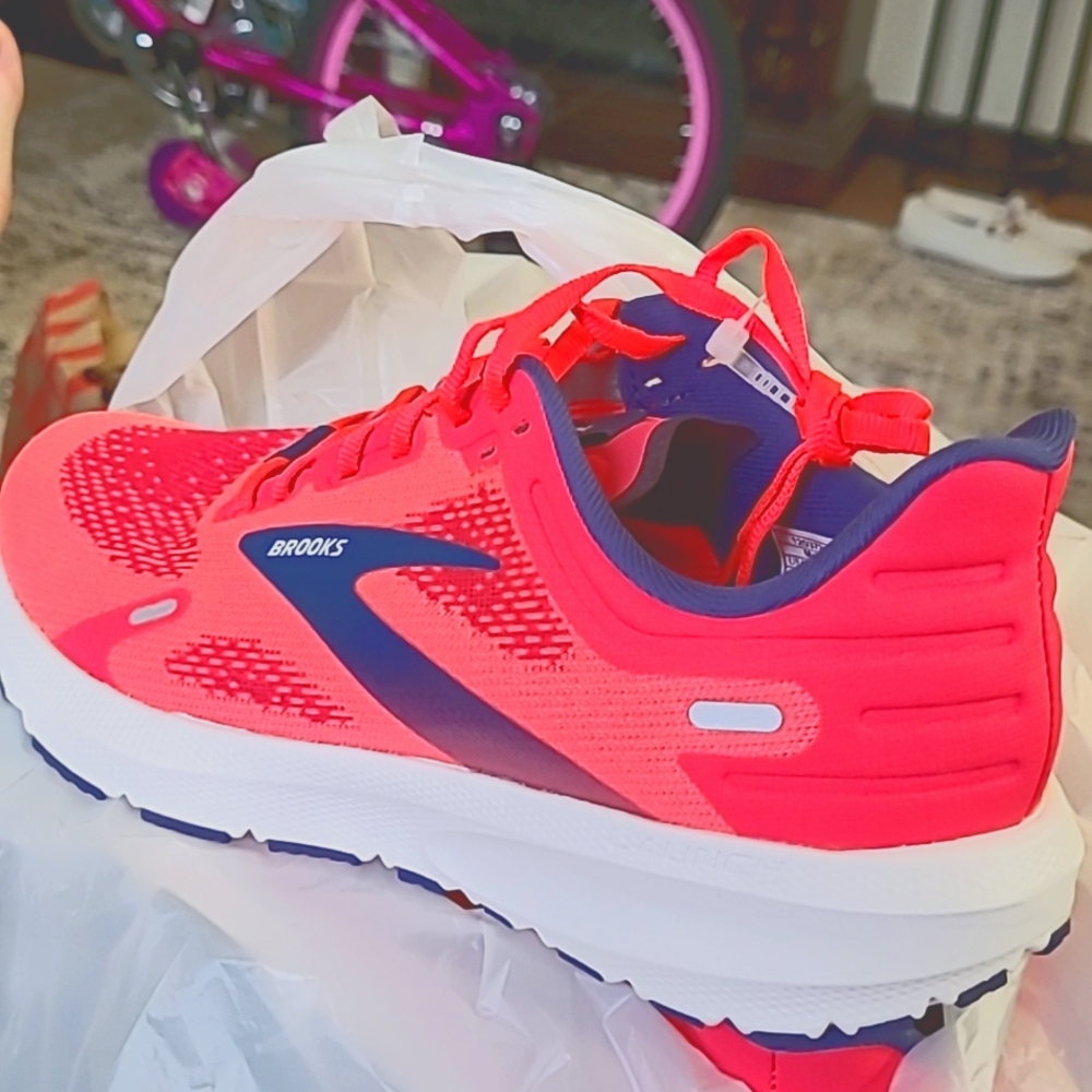 WOMEN’S BROOKS LAUNCH 9 (120373 1B 604) RUNNING SHOES PINK SIZE 9